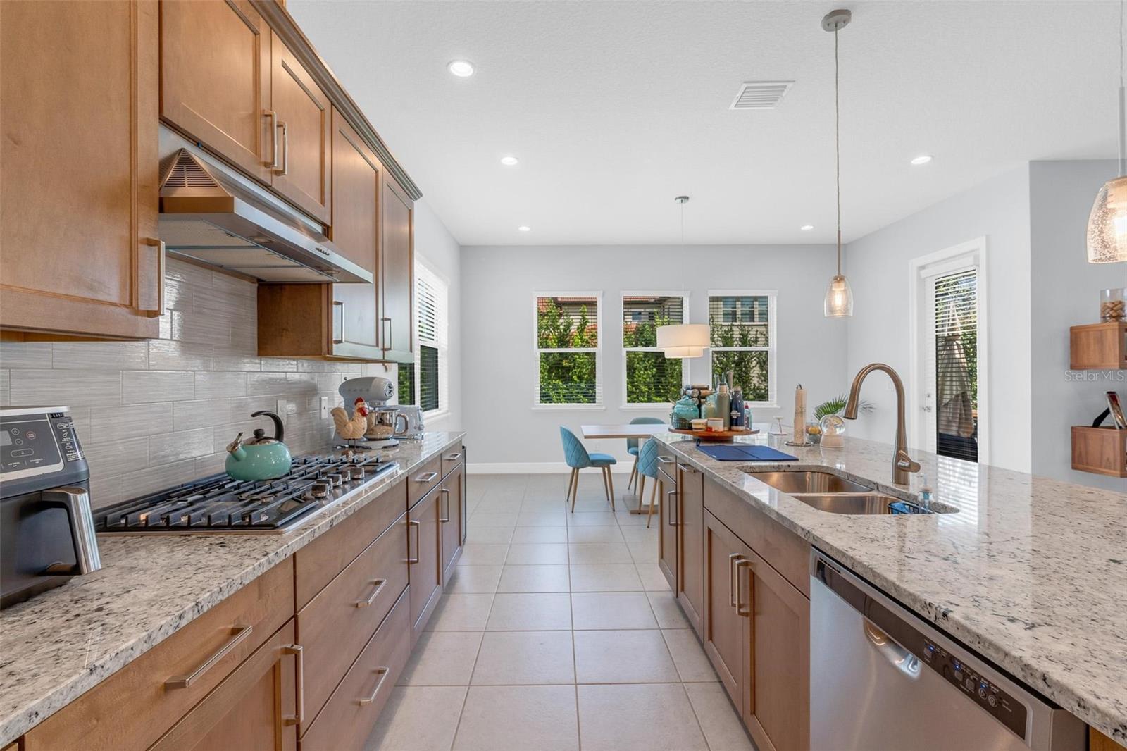 Image 8 of 63 For 15161 Canoe Place