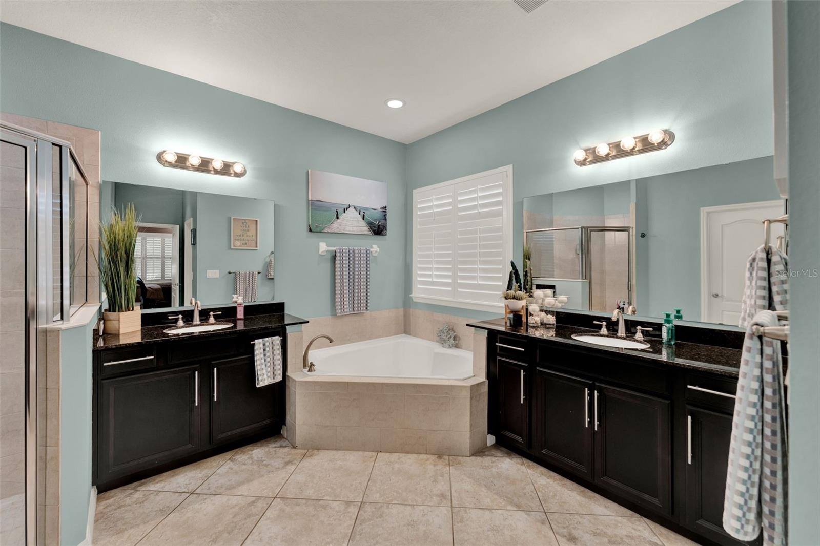 Image 17 of 34 For 1692 Blue Grass Boulevard