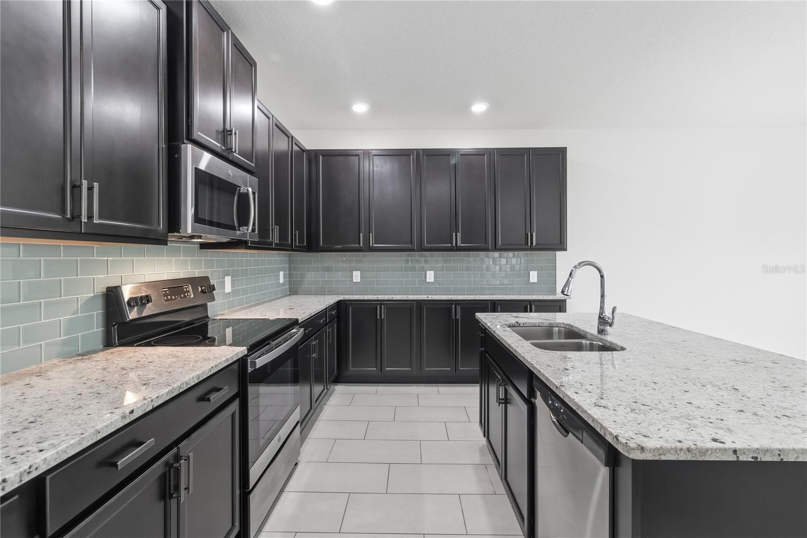 Image 26 of 57 For 13444 Stoddart Avenue