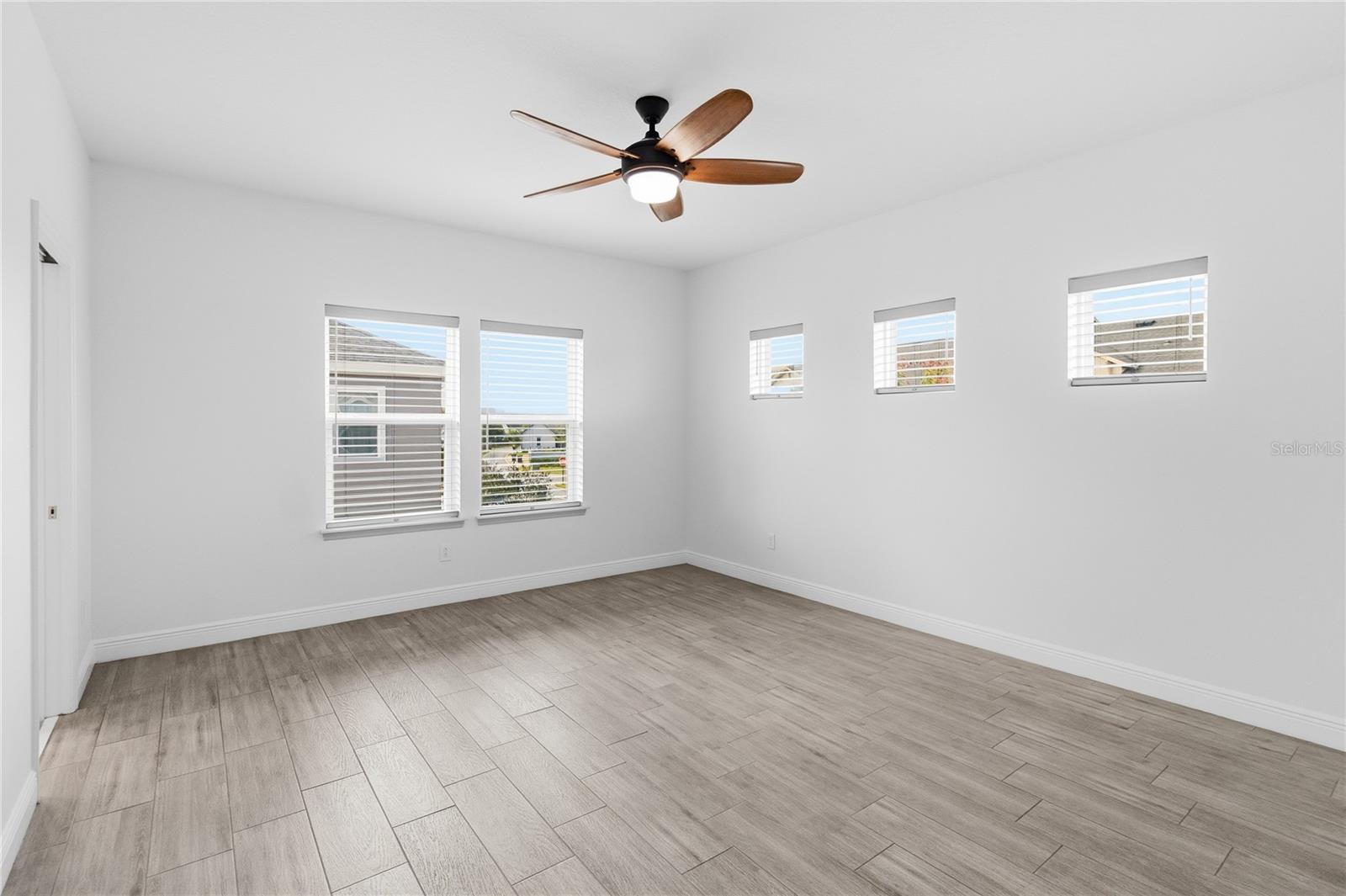 Image 32 of 57 For 13444 Stoddart Avenue