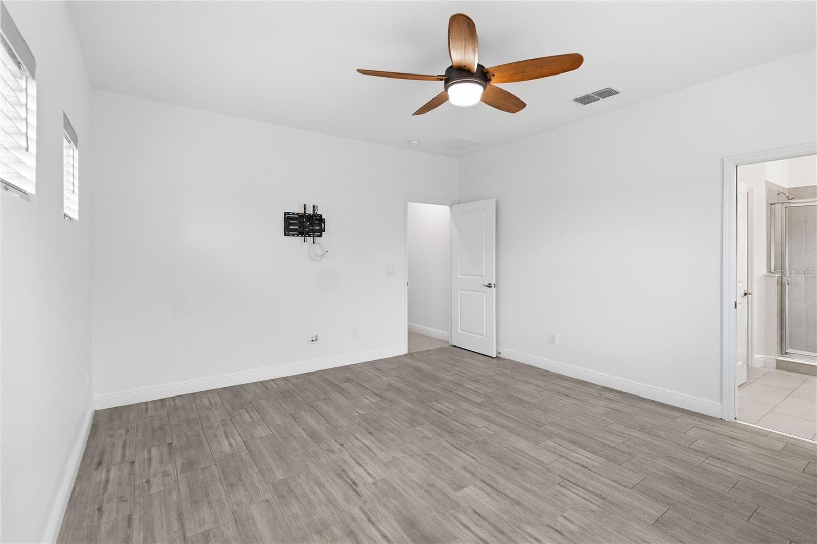 Image 33 of 57 For 13444 Stoddart Avenue