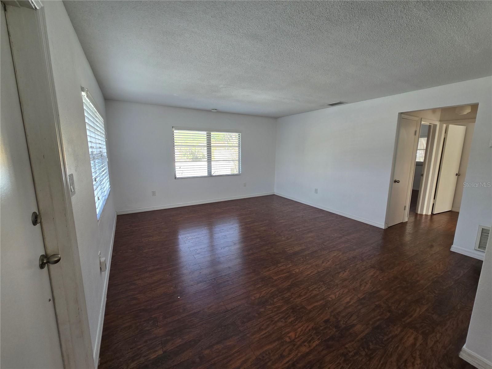 Image 3 of 10 For 609 Woodlawn Boulevard 607