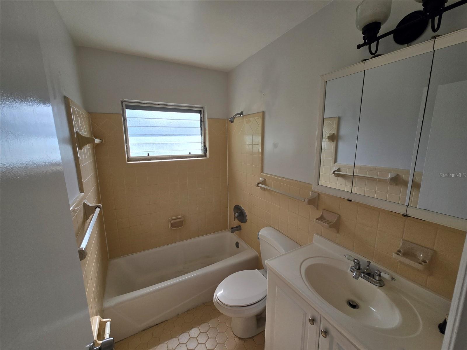 Image 9 of 10 For 609 Woodlawn Boulevard 607