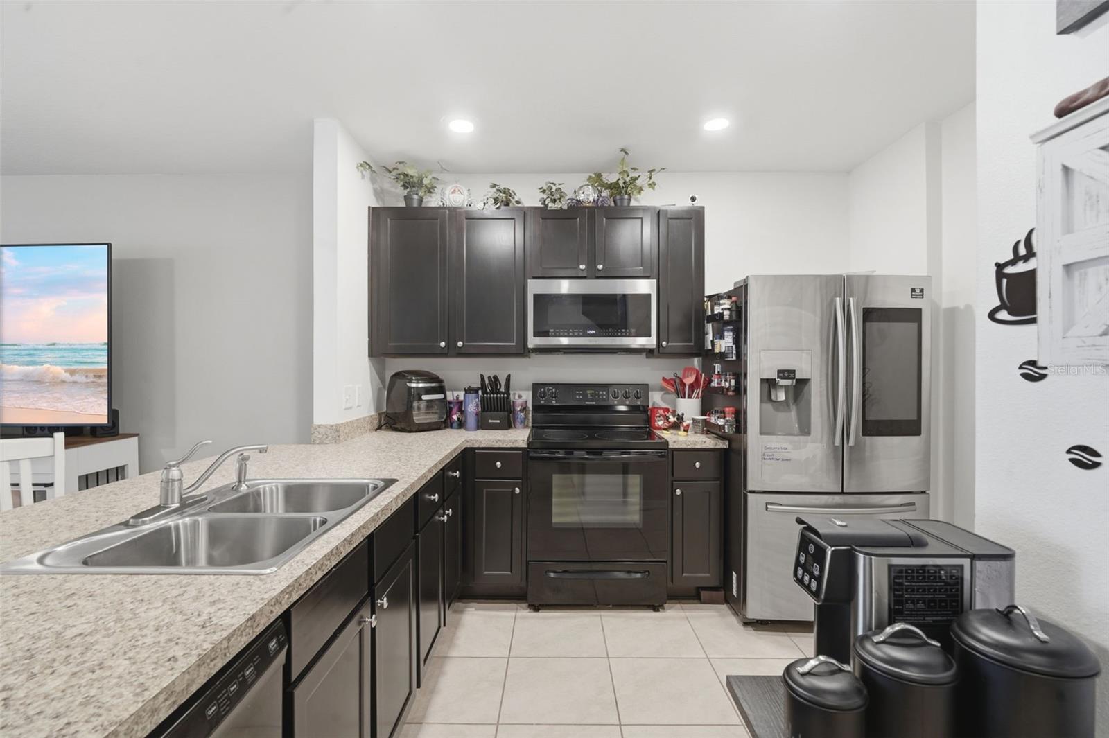Image 13 of 40 For 9017 Alba Lane
