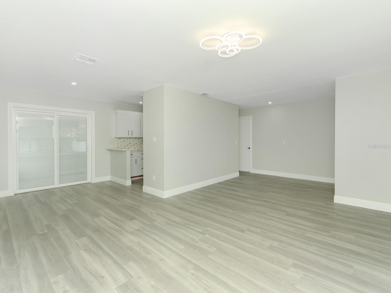 Image 5 of 33 For 919 Sylvia Drive