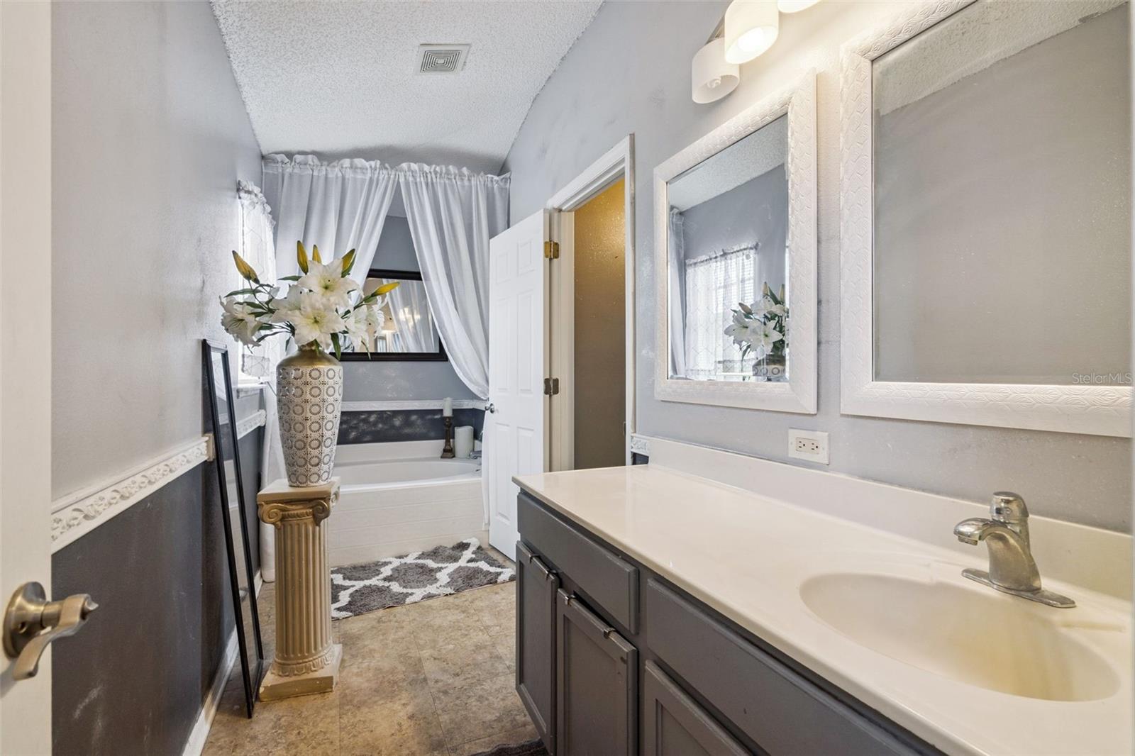 Image 22 of 33 For 167 Pinefield Drive