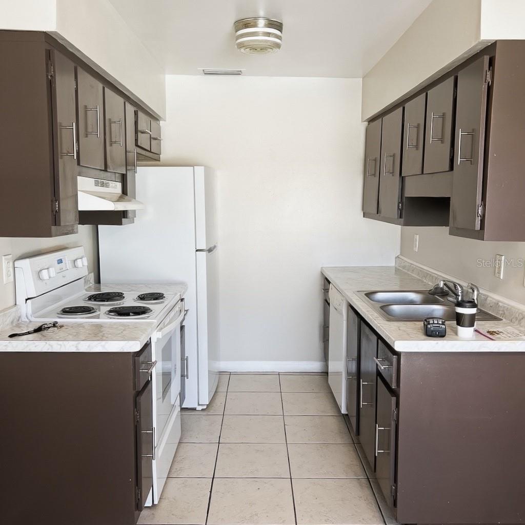 Image 5 of 23 For 5200 Curry Ford Road 102