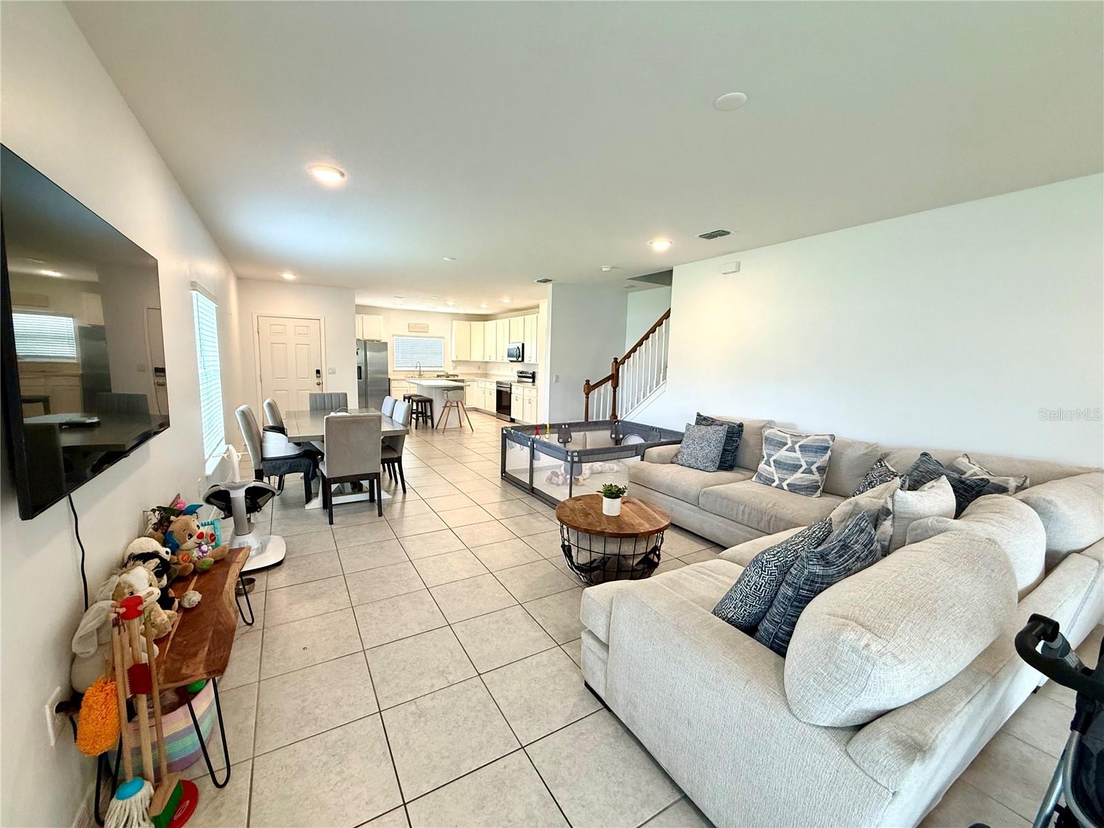 Image 7 of 37 For 4910 Coral Castle Drive