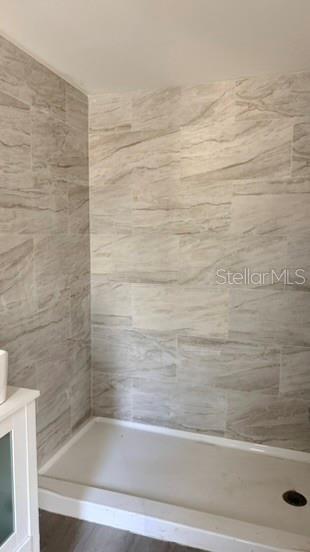 Image 17 of 37 For 10920-10928 Malati Street