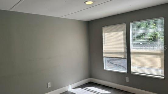 Image 20 of 37 For 10920-10928 Malati Street