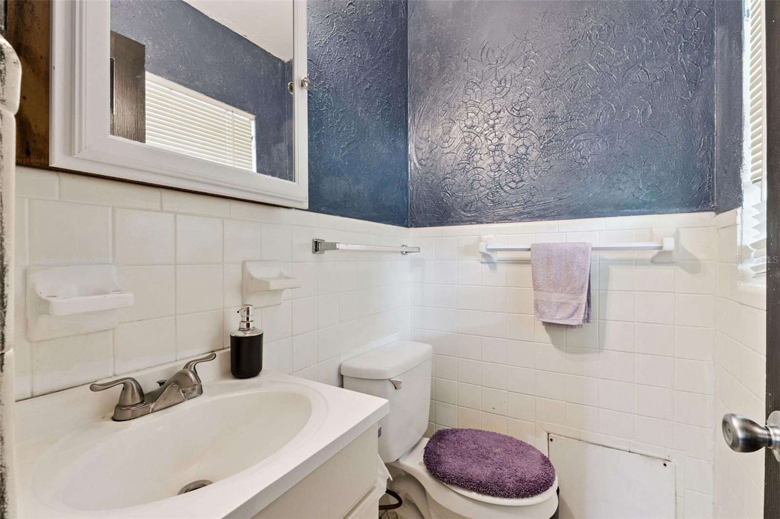 Image 11 of 24 For 6204 Oakcrest Circle