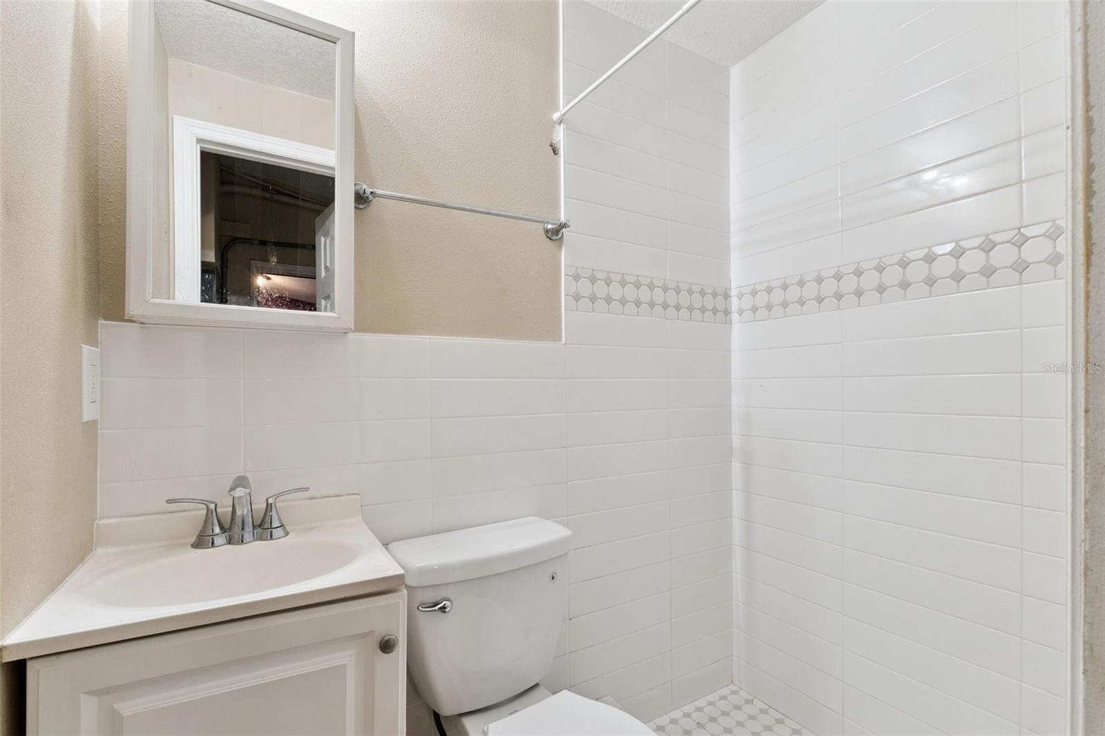 Image 16 of 24 For 6204 Oakcrest Circle