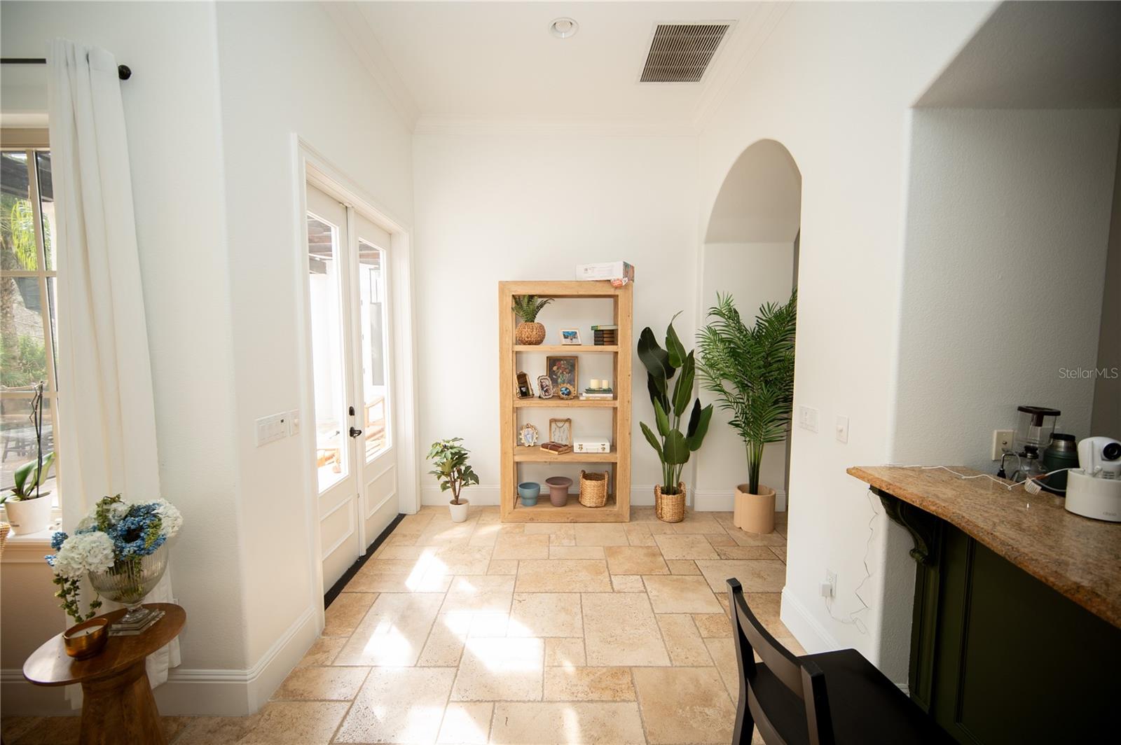 Image 10 of 45 For 719 Eastlawn Drive