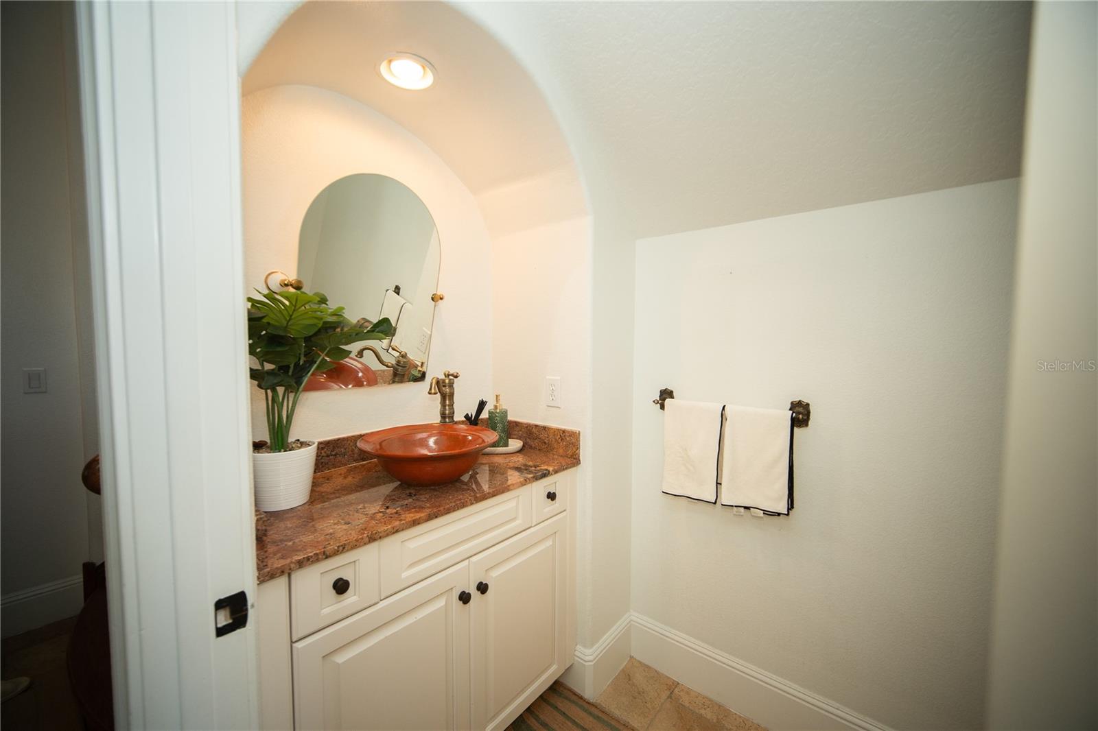 Image 12 of 45 For 719 Eastlawn Drive