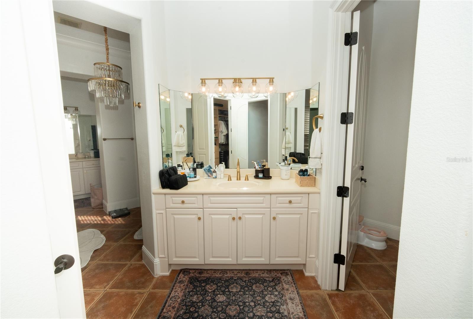 Image 15 of 45 For 719 Eastlawn Drive