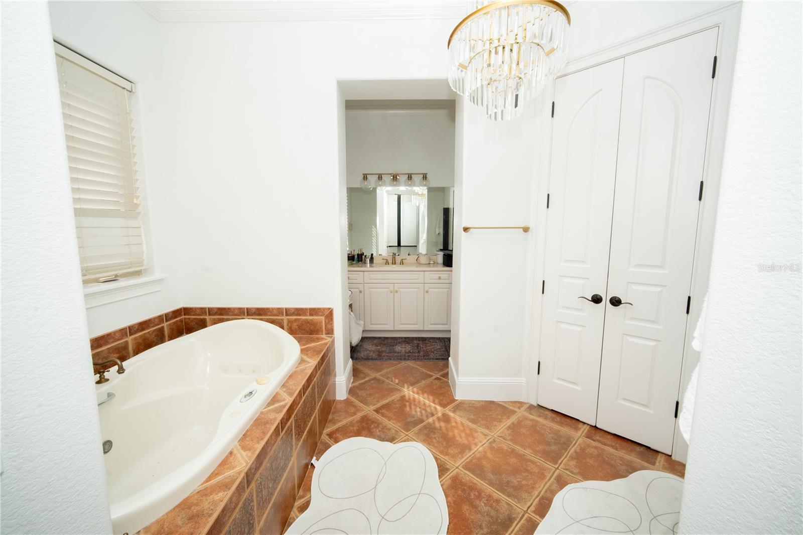 Image 16 of 45 For 719 Eastlawn Drive