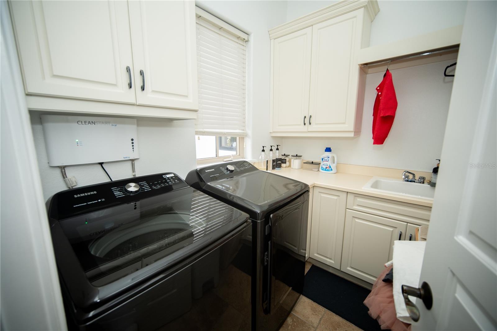 Image 18 of 45 For 719 Eastlawn Drive