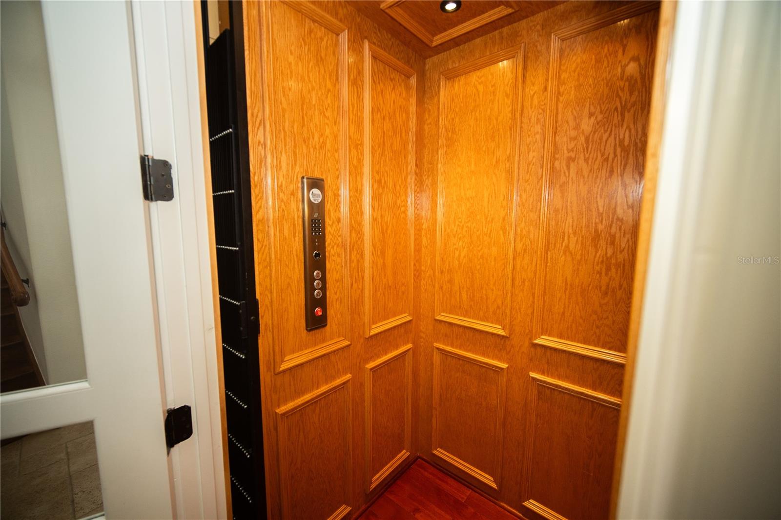 Image 19 of 45 For 719 Eastlawn Drive