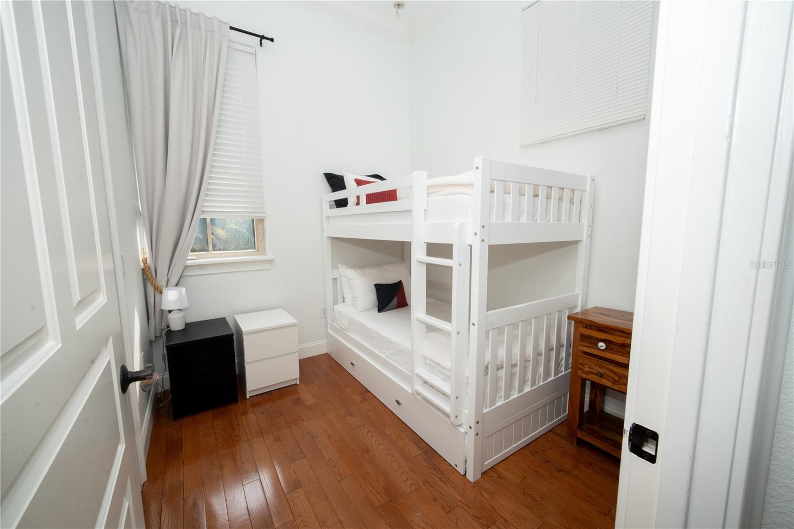 Image 21 of 45 For 719 Eastlawn Drive