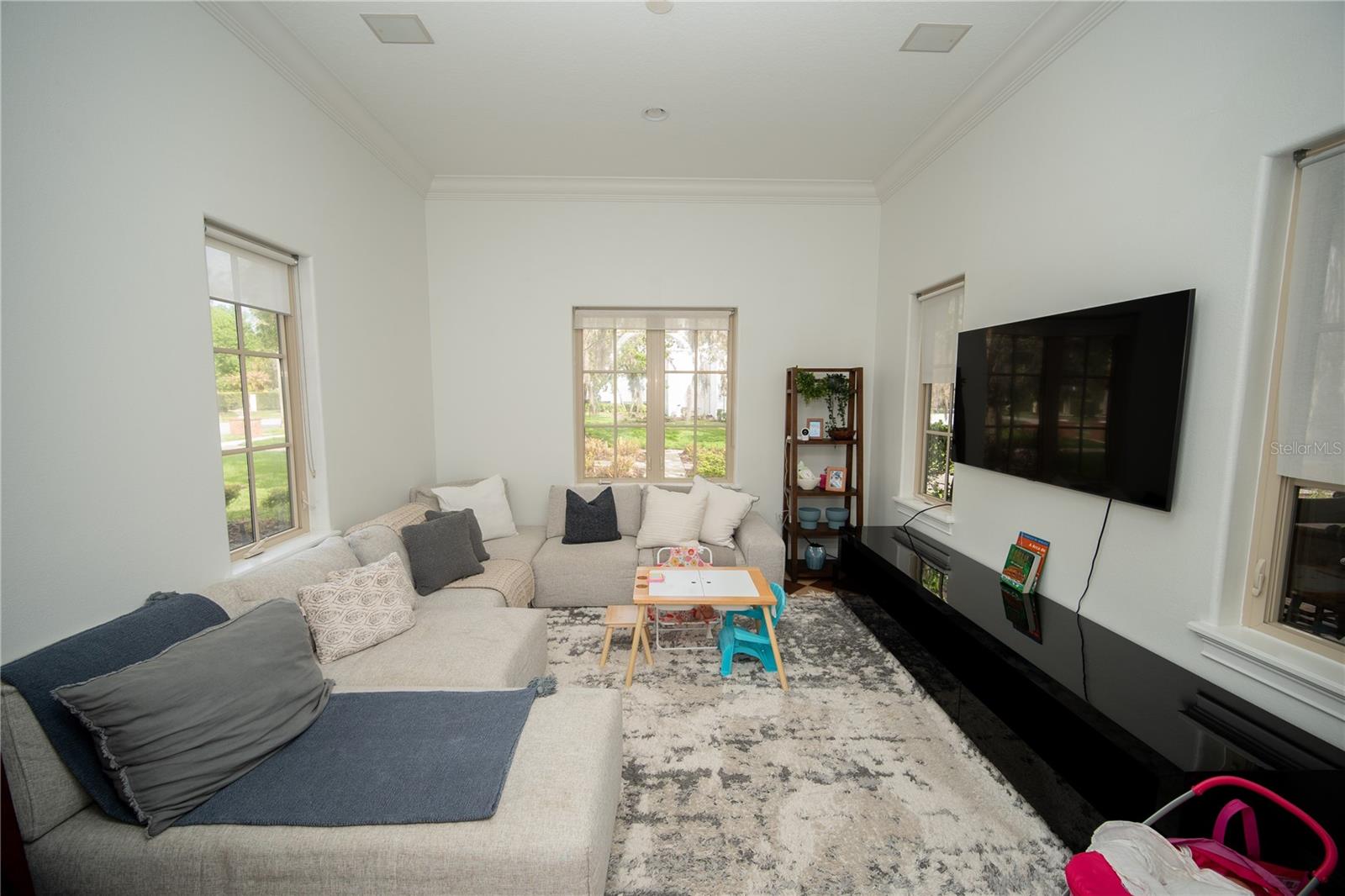 Image 27 of 45 For 719 Eastlawn Drive