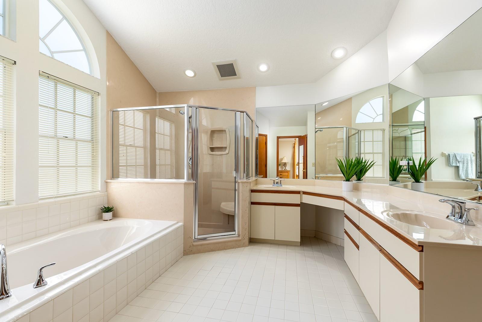 Image 17 of 36 For 808 Silverwood Drive