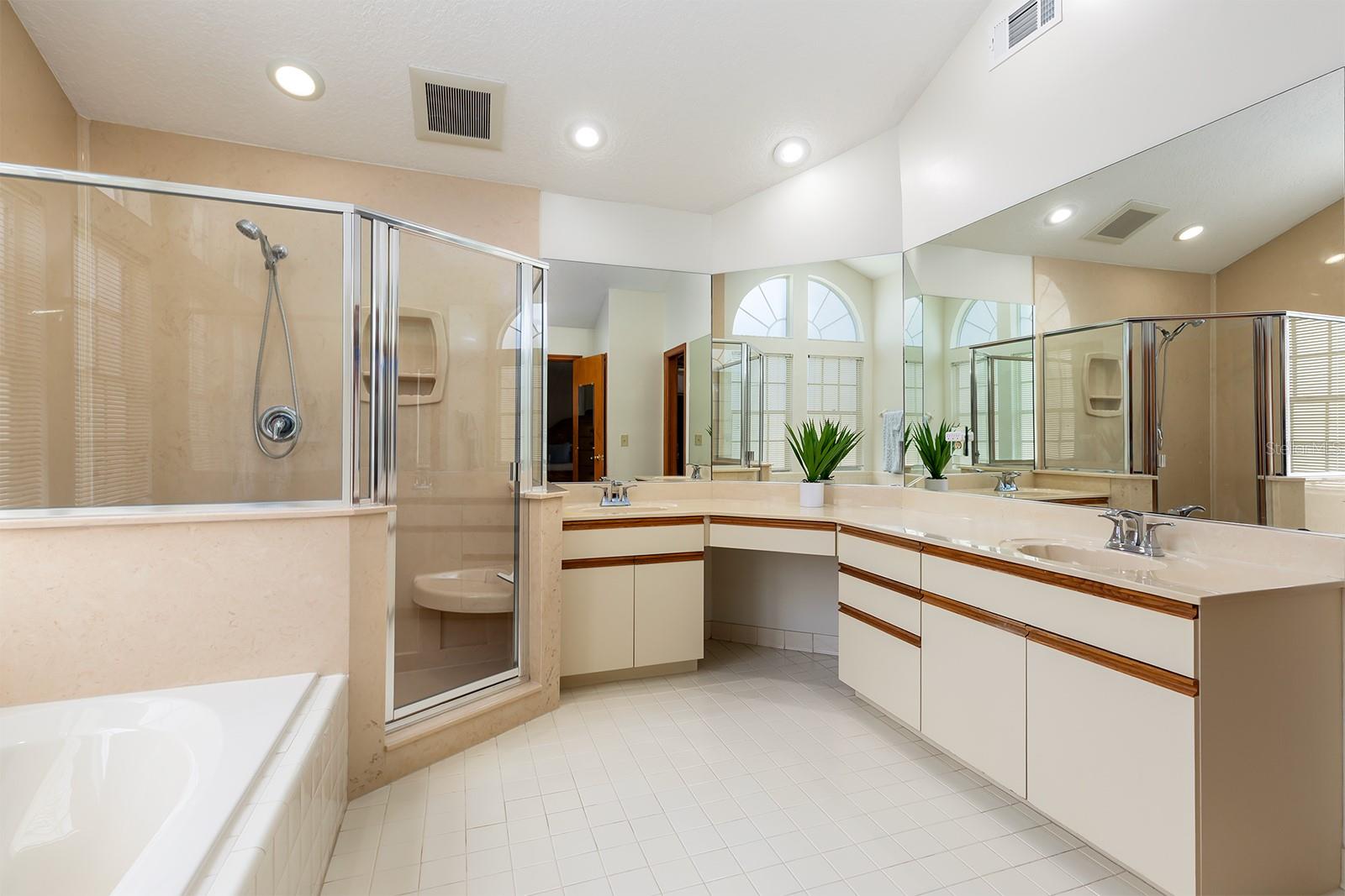 Image 18 of 36 For 808 Silverwood Drive