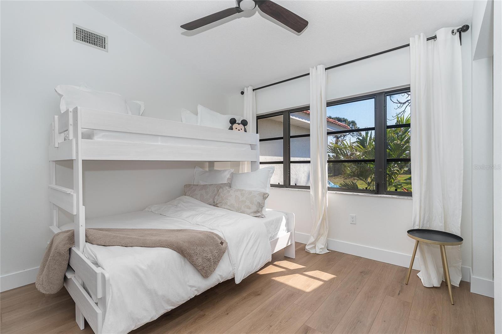 Image 29 of 41 For 16 Leeward Drive