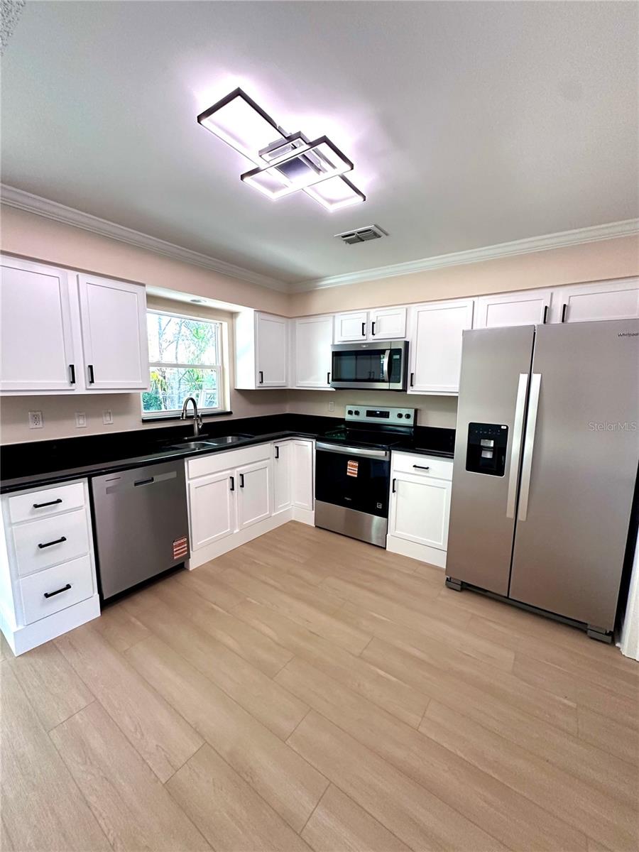 Image 3 of 6 For 607 Wren Avenue