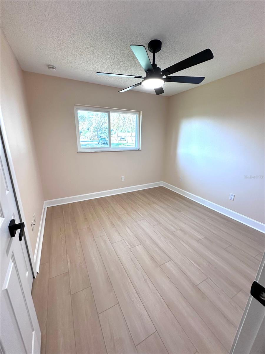 Image 4 of 6 For 607 Wren Avenue