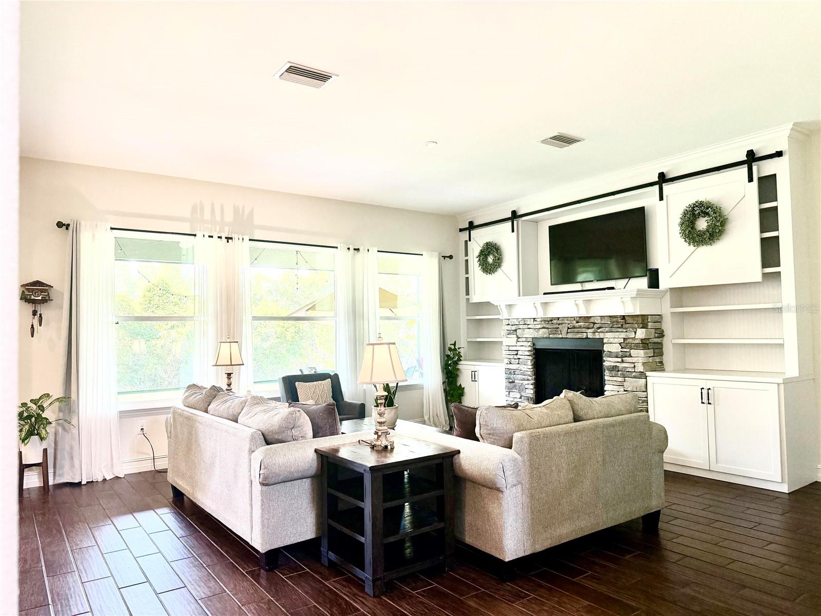 Image 17 of 50 For 1879 Whitewillow Drive