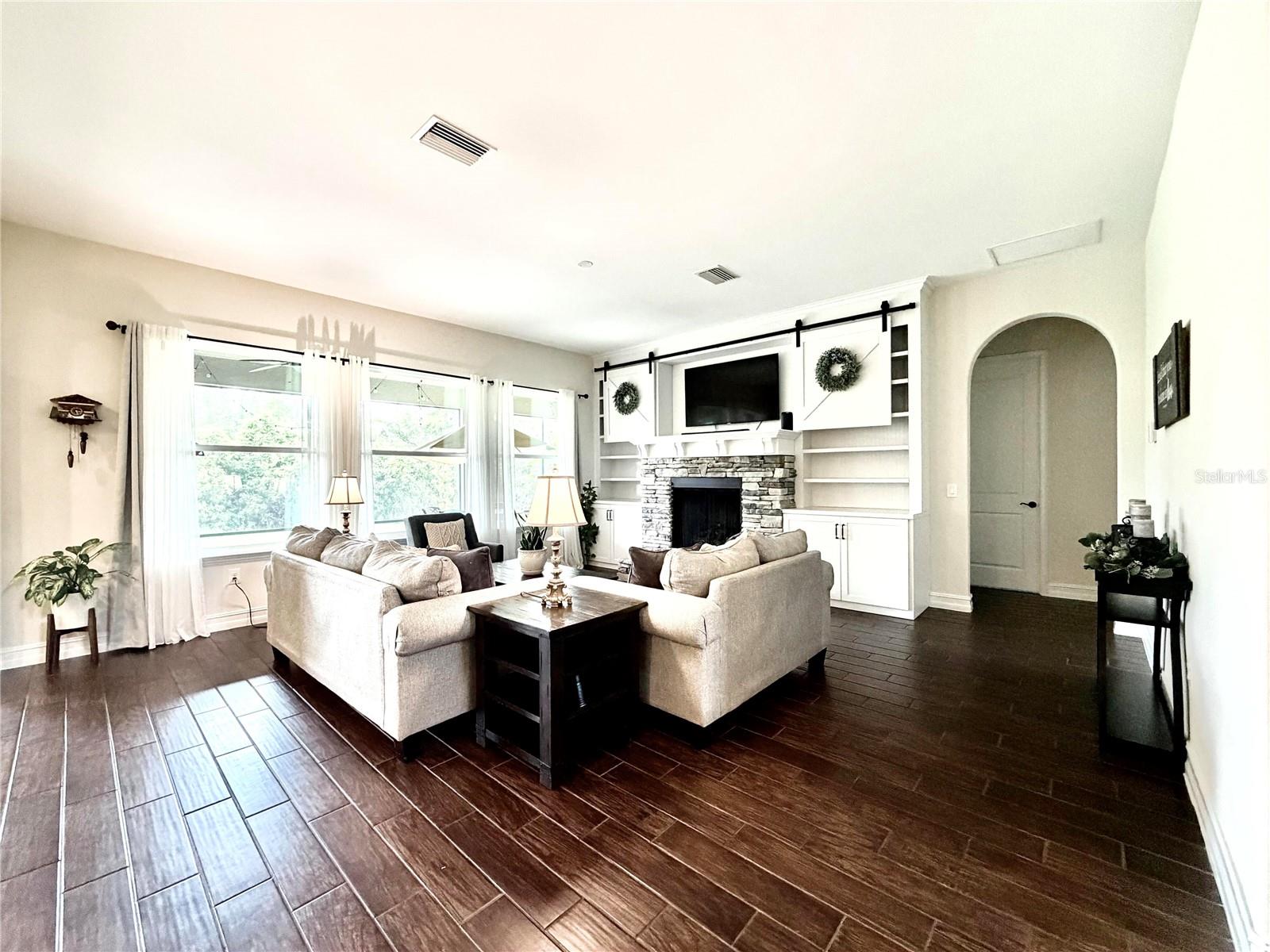 Image 18 of 50 For 1879 Whitewillow Drive