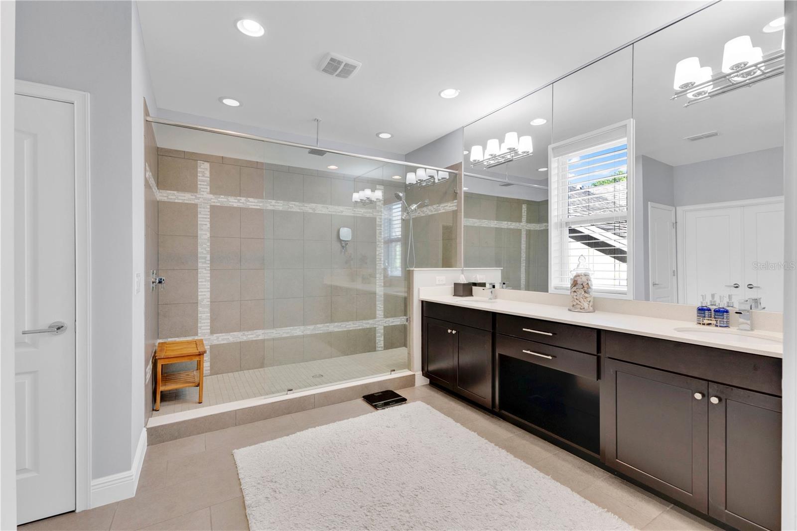 Image 17 of 35 For 8796 Peachtree Park Court