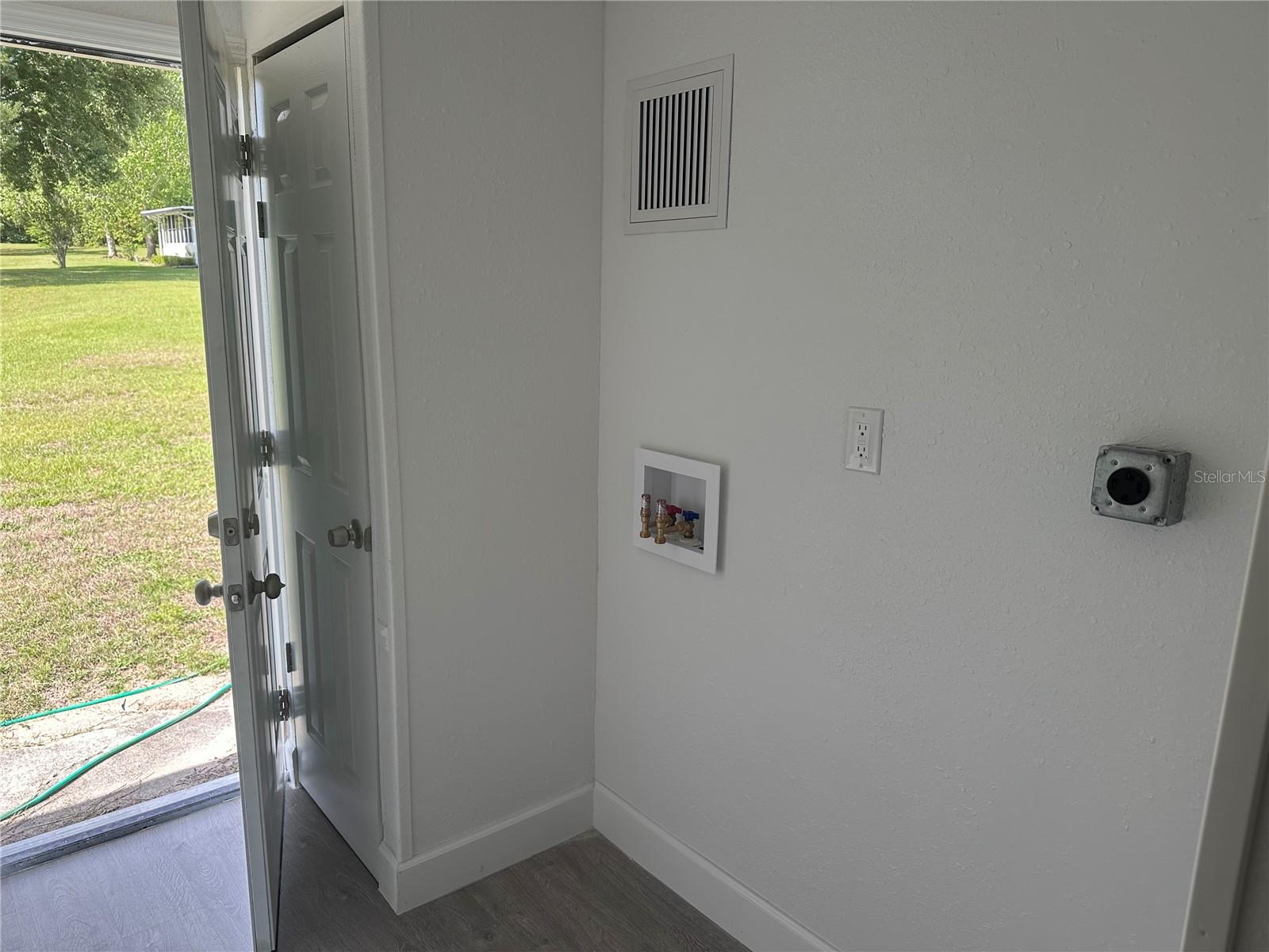 Image 16 of 21 For 3834 Diamond Oak Way 620
