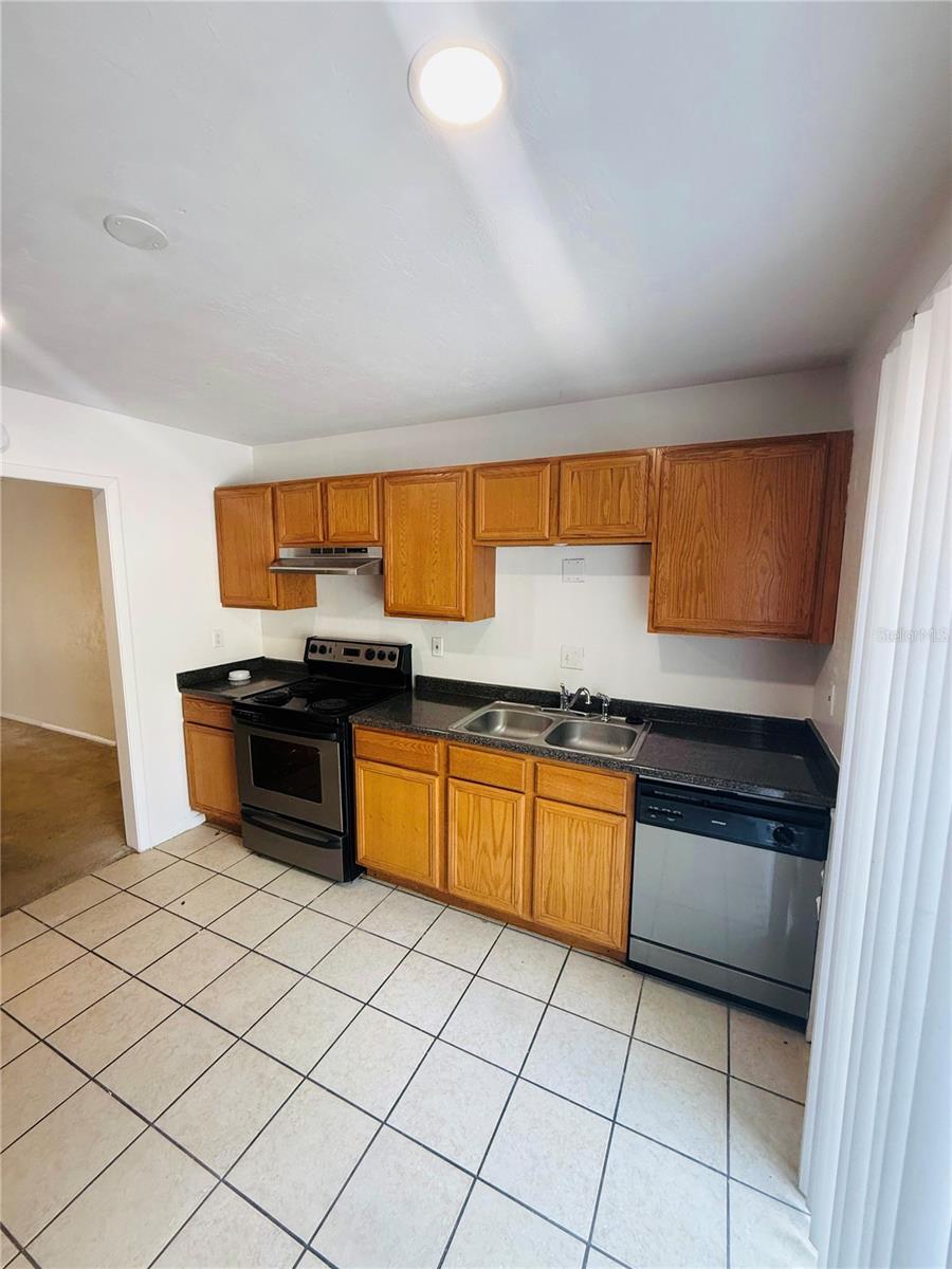 Image 5 of 15 For 507 39th Road 315