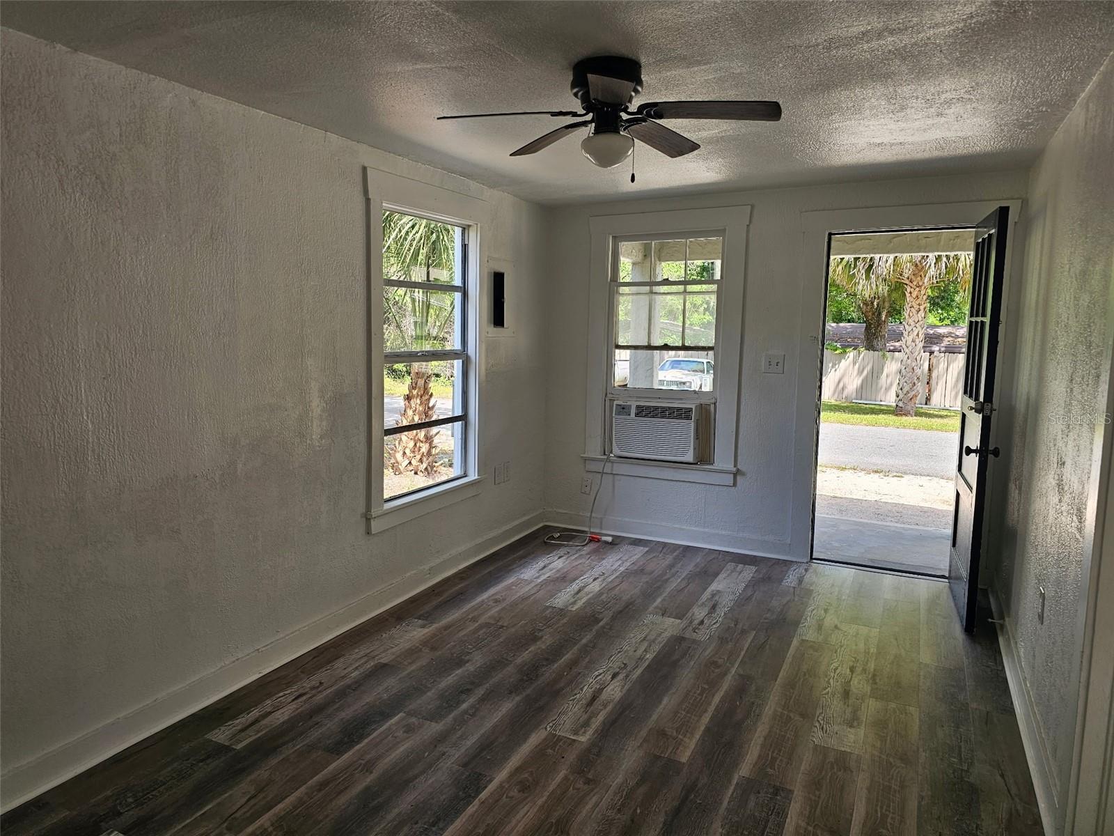 Image 11 of 18 For 738 Wood Street