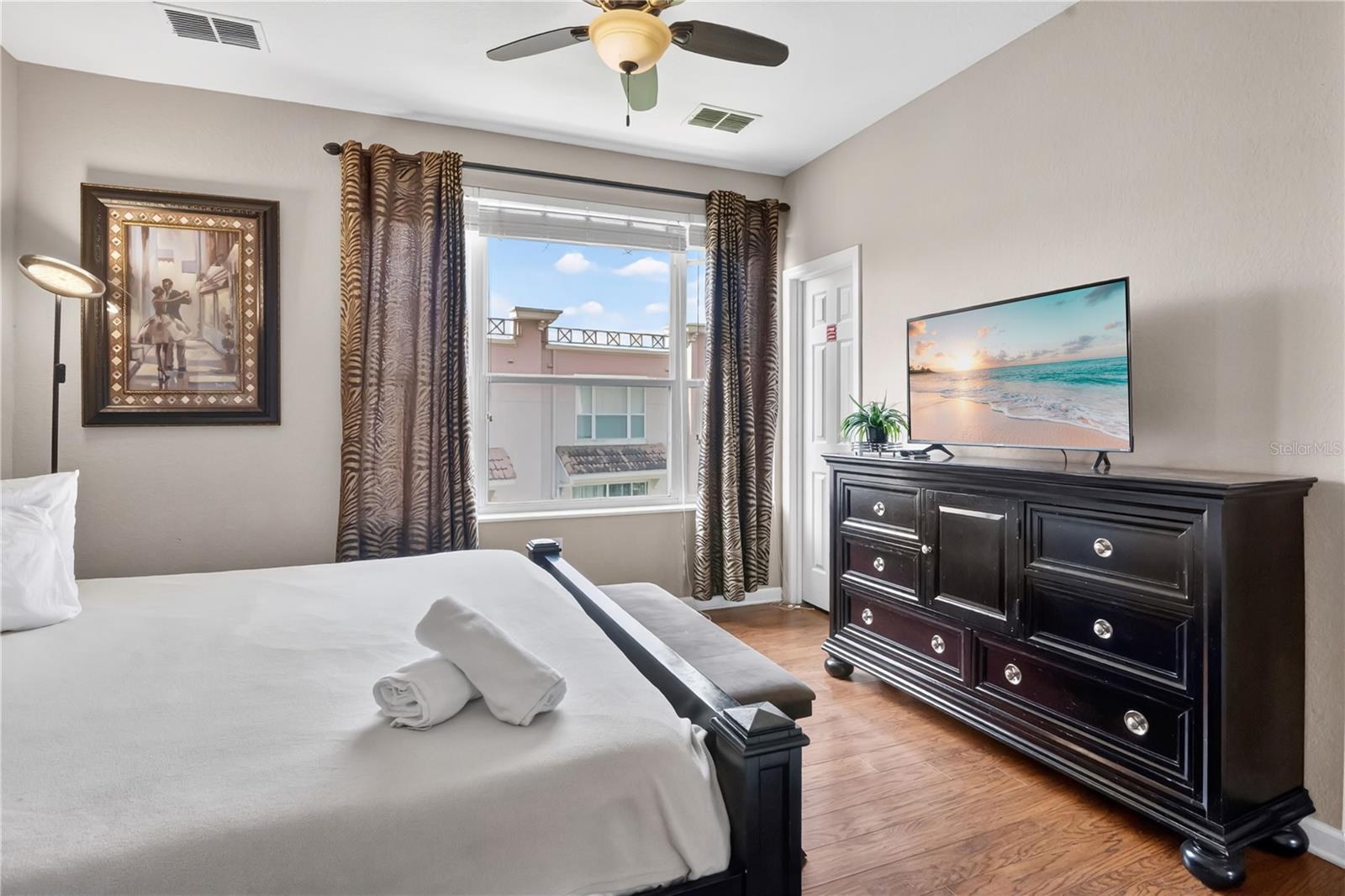 Image 16 of 36 For 5064 Tideview Circle 85