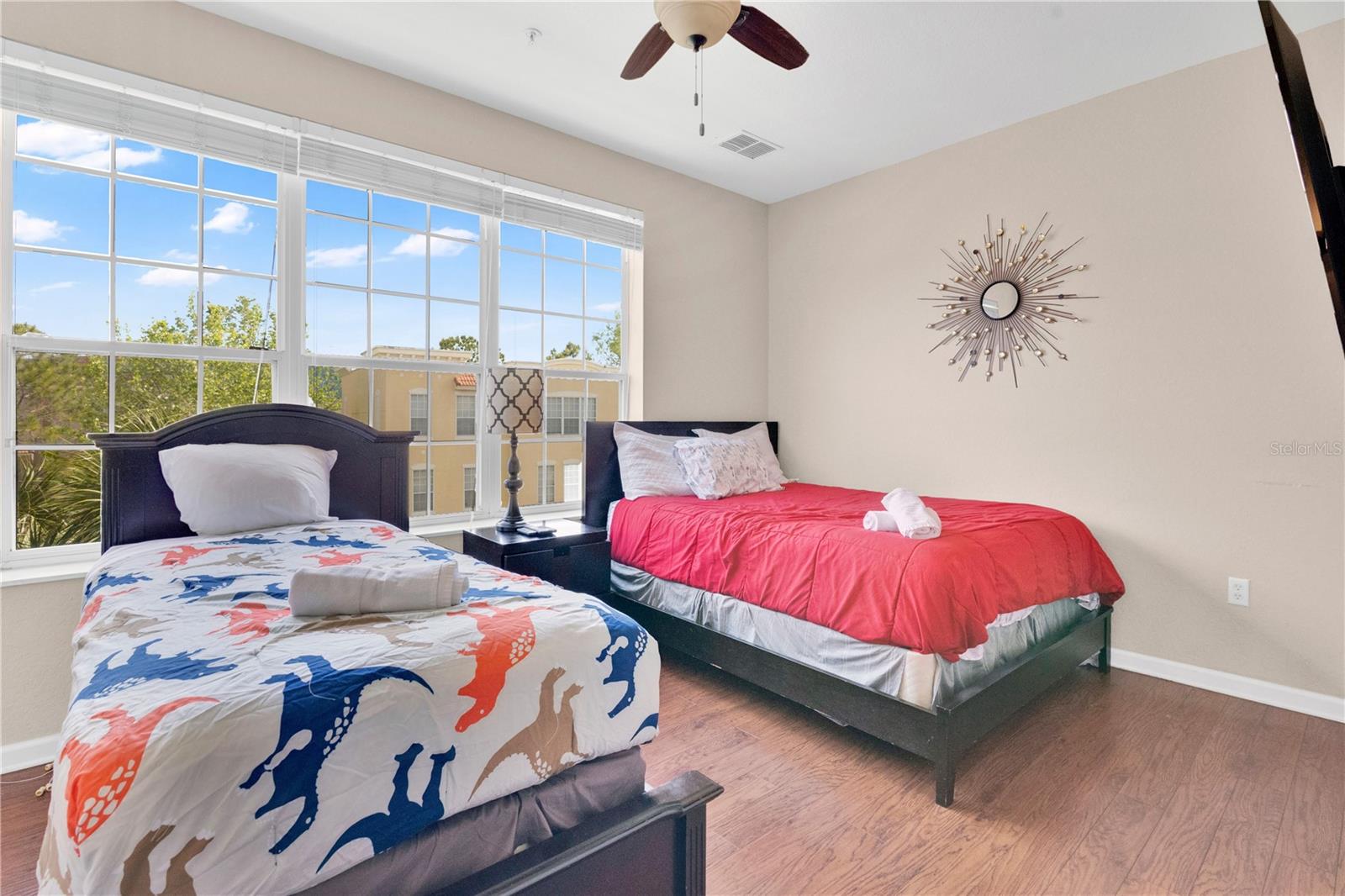 Image 19 of 36 For 5064 Tideview Circle 85