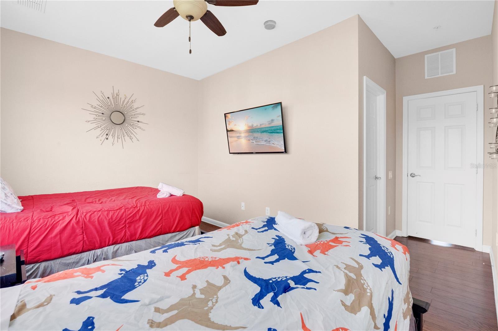 Image 20 of 36 For 5064 Tideview Circle 85