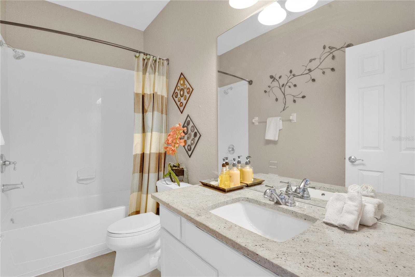 Image 21 of 36 For 5064 Tideview Circle 85