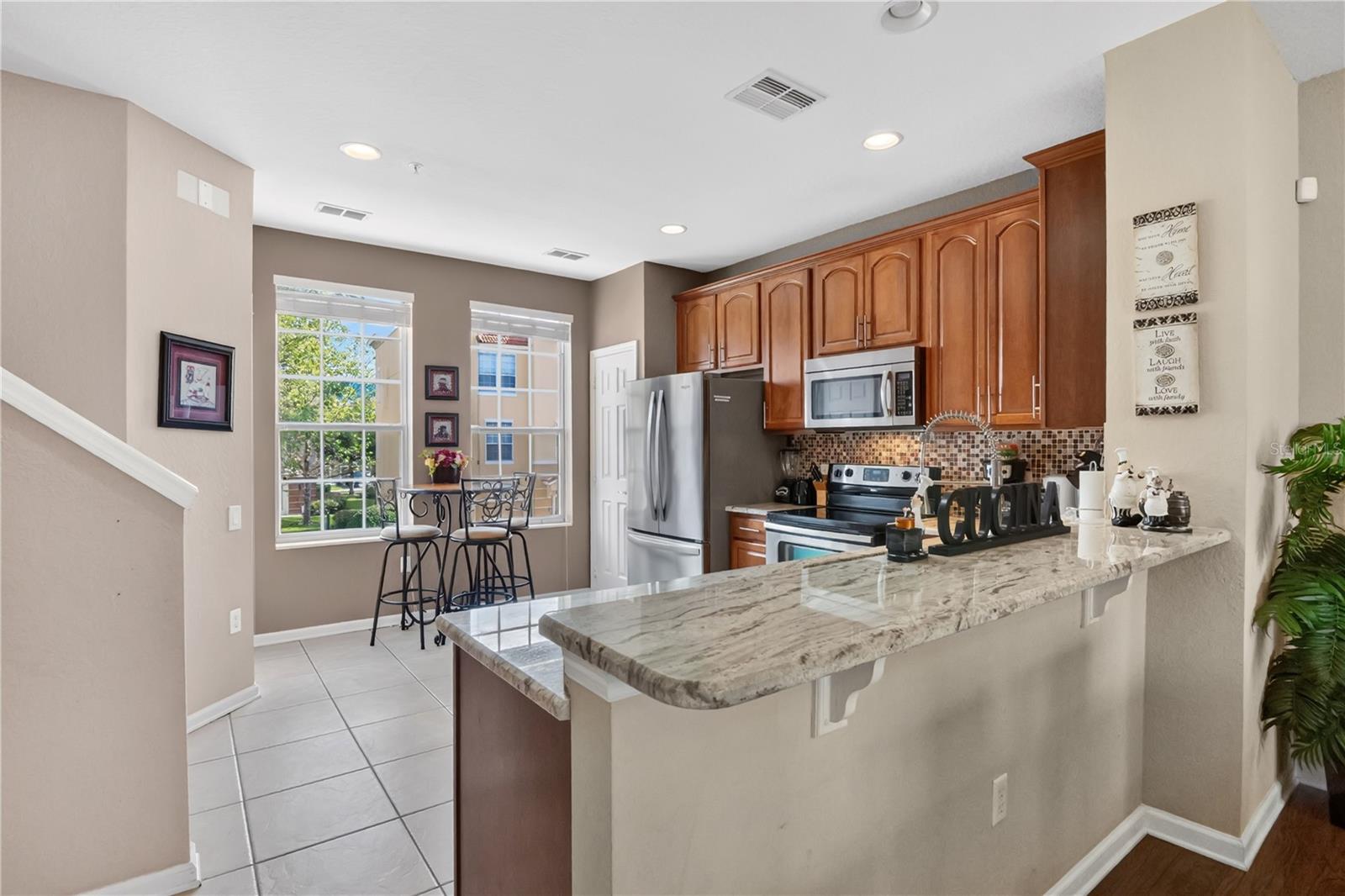 Image 7 of 36 For 5064 Tideview Circle 85