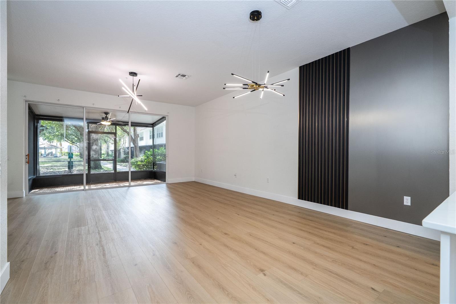 Image 11 of 20 For 7022 Cadiz Boulevard