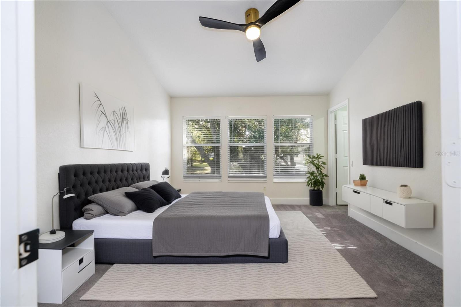 Image 14 of 20 For 7022 Cadiz Boulevard