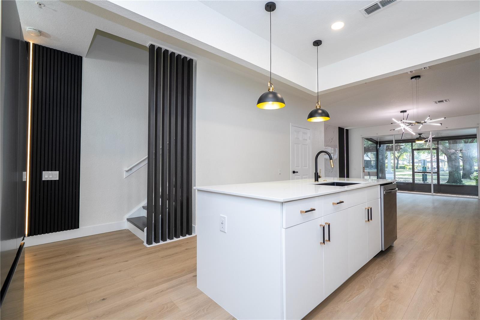 Image 5 of 20 For 7022 Cadiz Boulevard