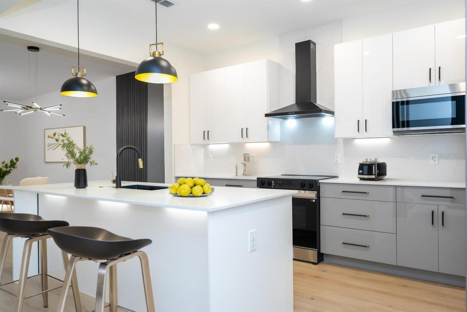 Image 7 of 20 For 7022 Cadiz Boulevard