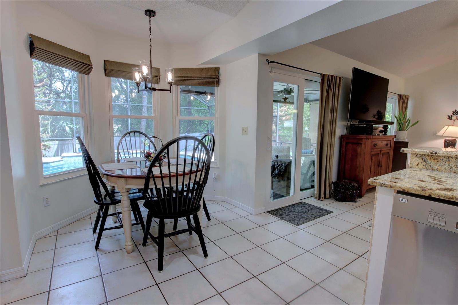 Image 11 of 42 For 301 Oak Leaf Circle