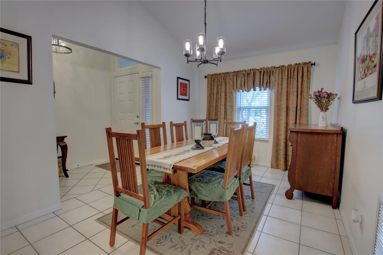 Image 14 of 42 For 301 Oak Leaf Circle