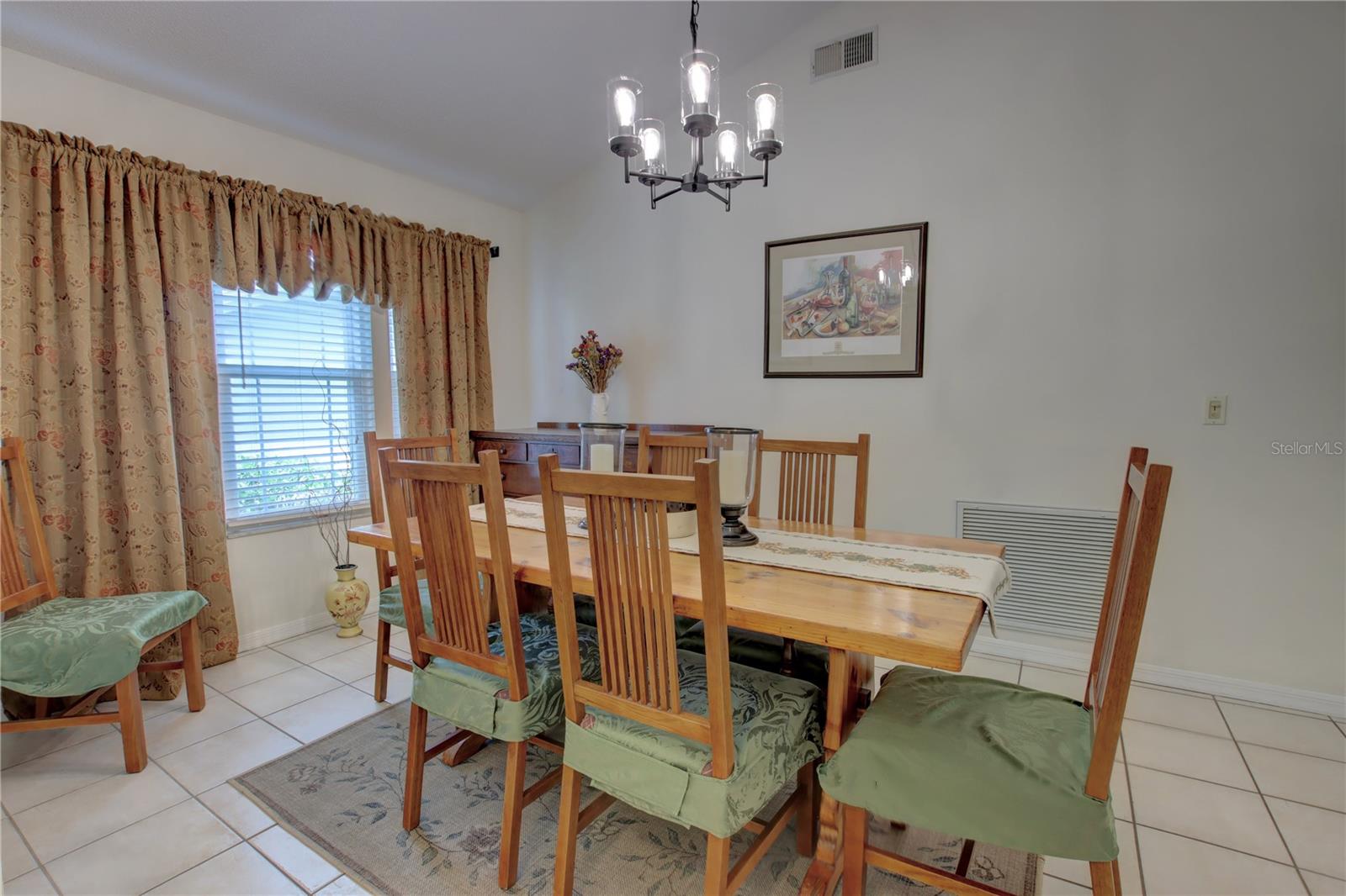 Image 15 of 42 For 301 Oak Leaf Circle