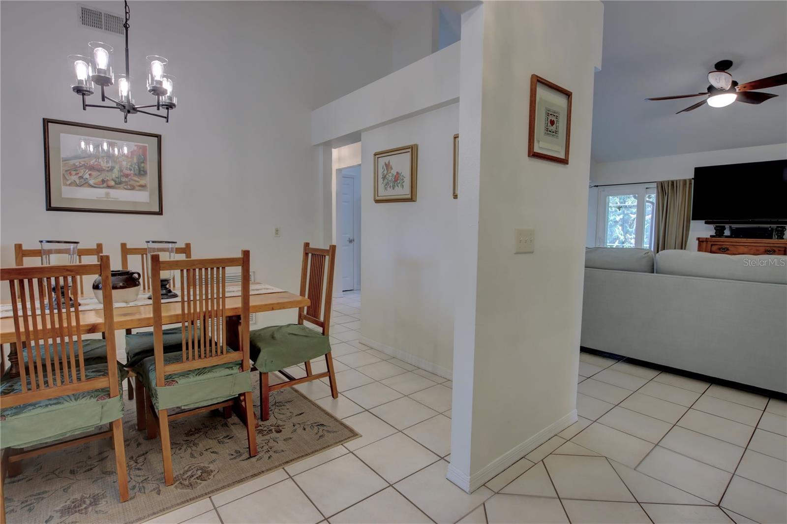 Image 16 of 42 For 301 Oak Leaf Circle