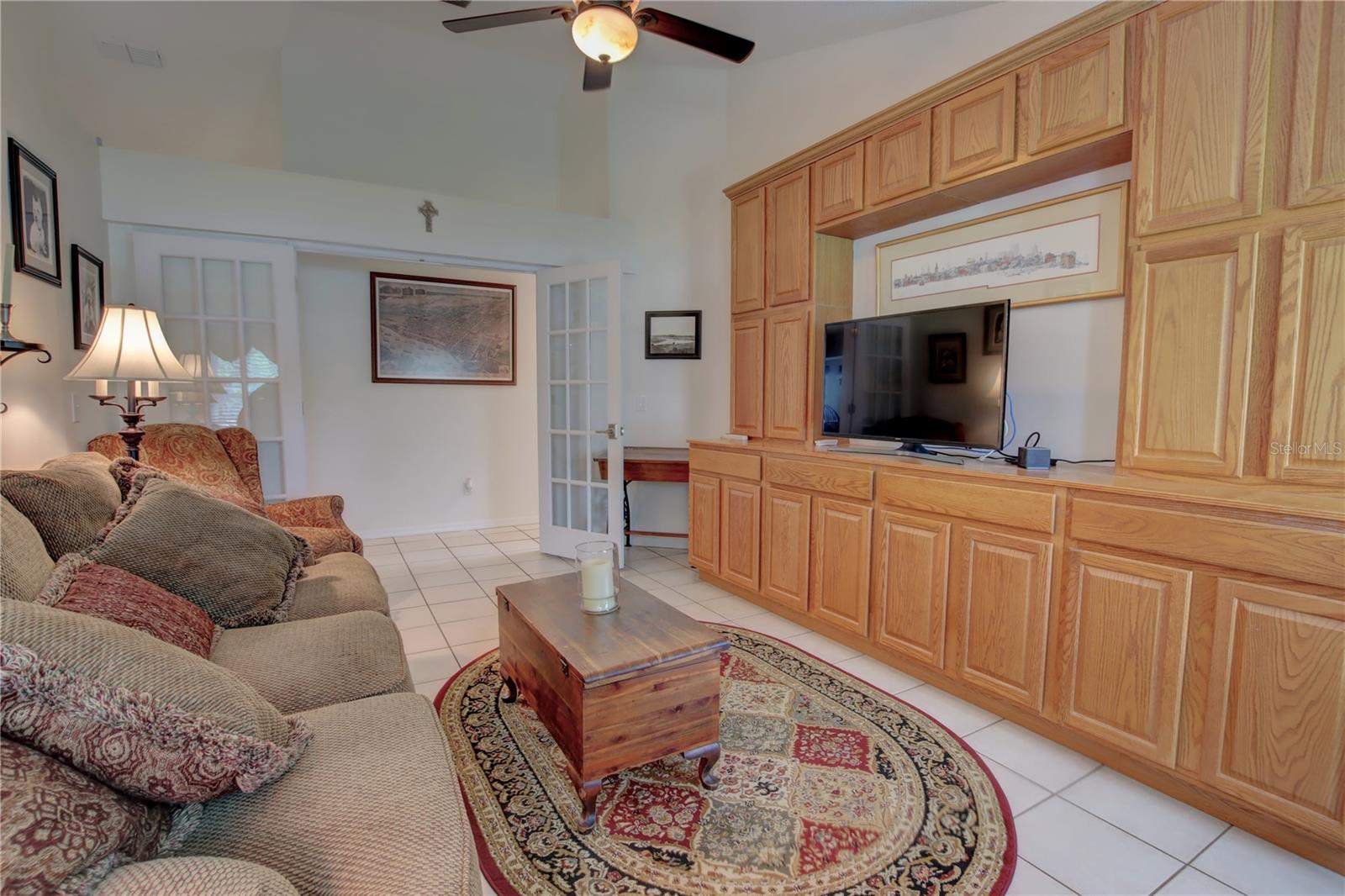 Image 18 of 42 For 301 Oak Leaf Circle