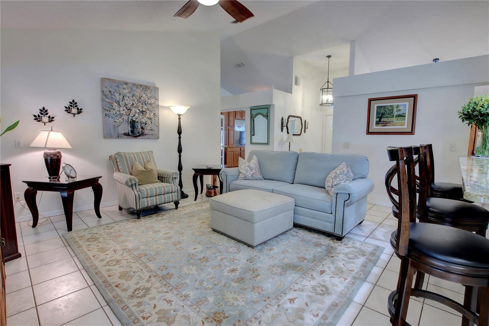 Image 2 of 42 For 301 Oak Leaf Circle